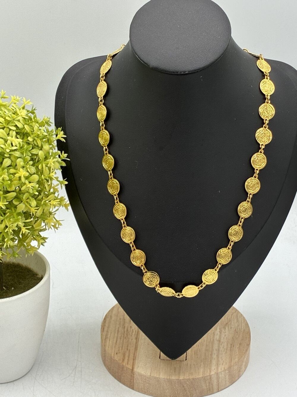 Vintage Liz Claiborne Gold Tone Swirl Rosette Link Necklace Signed LCi